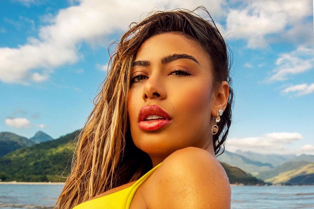 Fãs apontam excesso de photoshop em fotos de rafaella santos: