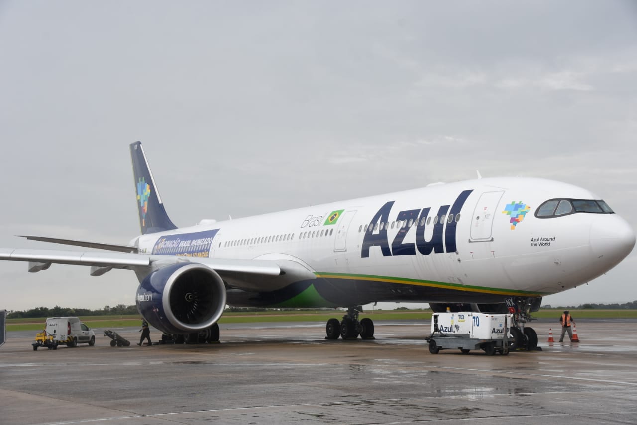 Após oferta de ações, papéis da Azul aprofundam queda e desabam 5%