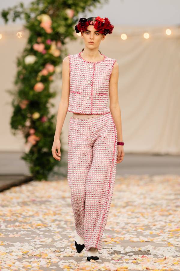 Look da Chanel de alta-costura com a primavera/verão 2021