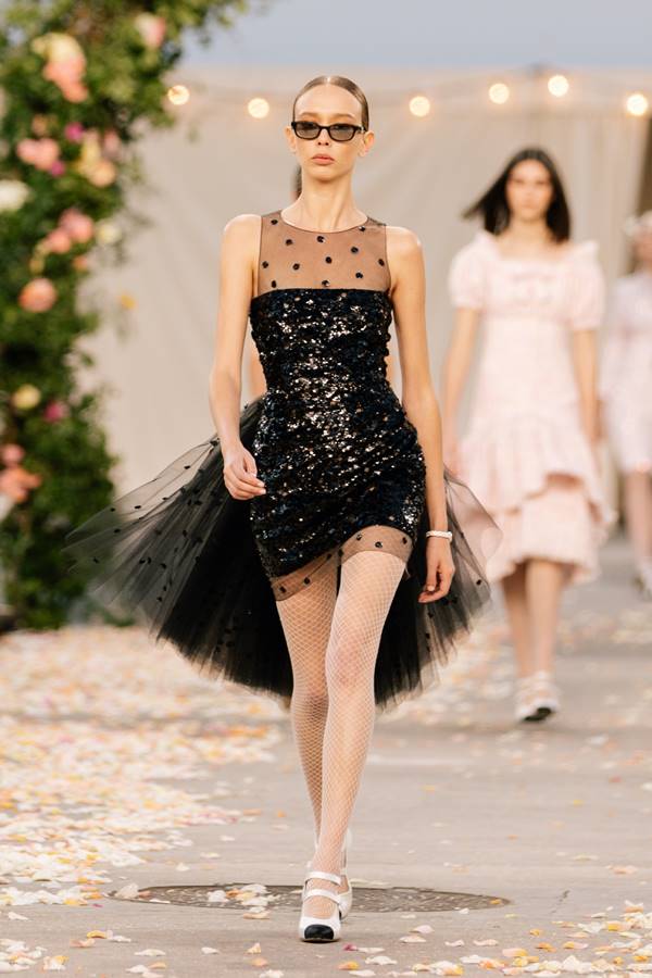 Look da Chanel de alta-costura com a primavera/verão 2021