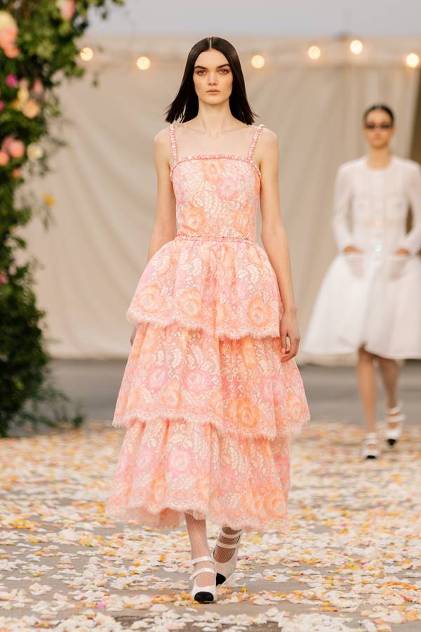 Look da Chanel de alta-costura com a primavera/verão 2021