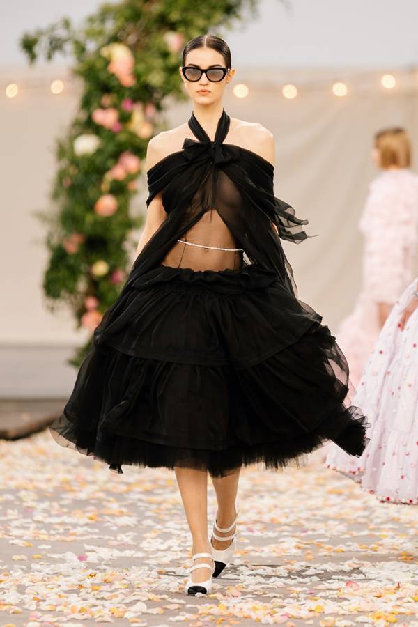 Look da Chanel de alta-costura com a primavera/verão 2021