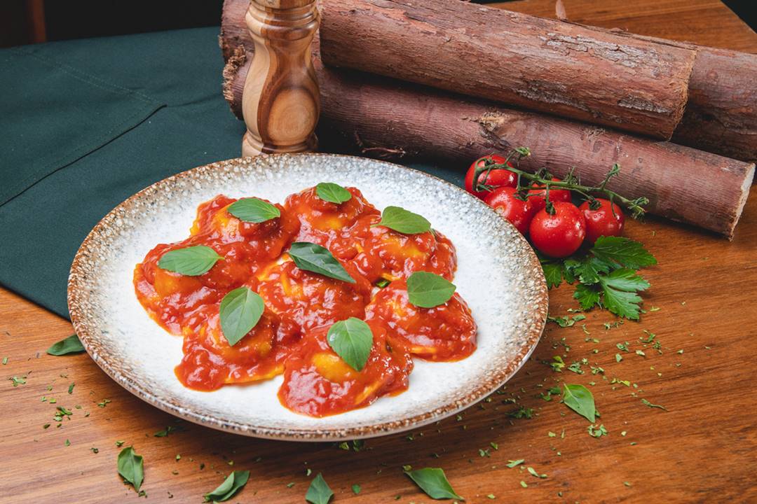 Ravioli di Mozzarella Al Pomodoro