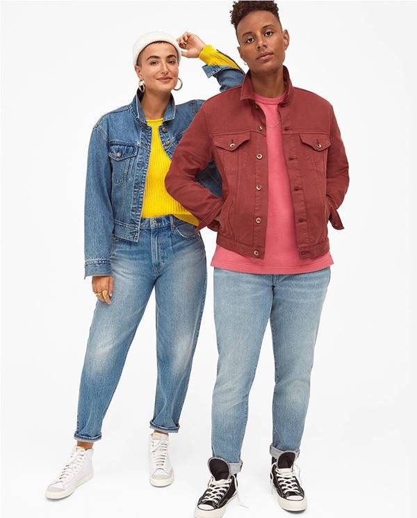 Modelos posando em campanha da Gap