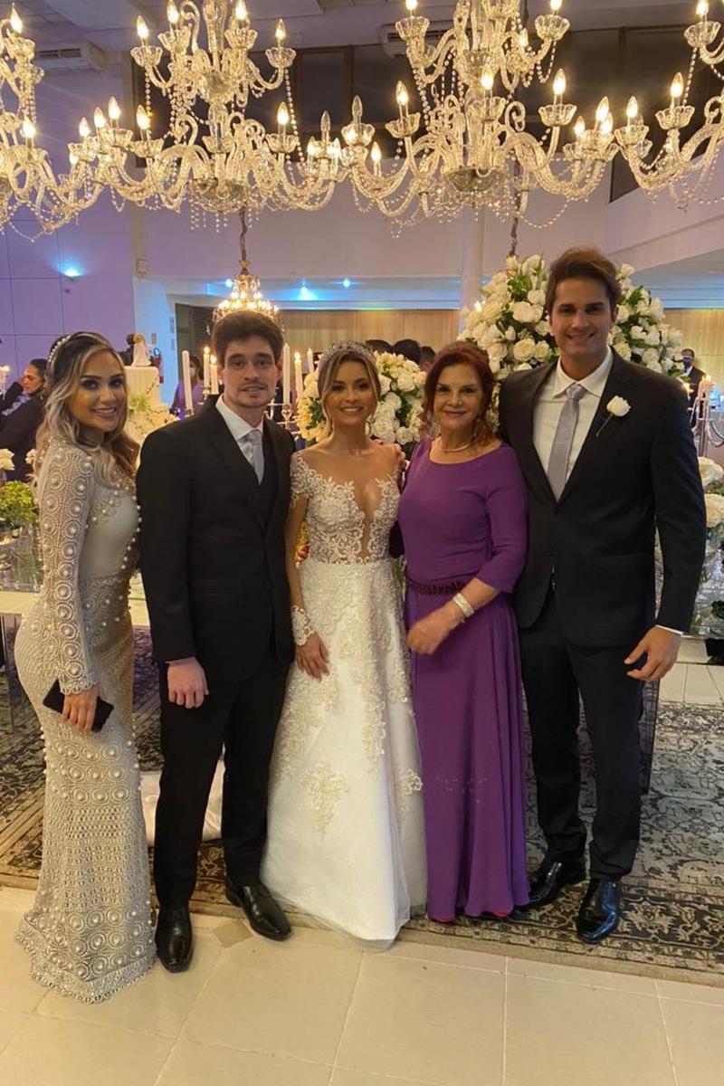 Isabella Simões, Tiago Morcelli, Lorena Morcelli, Dulcinéia Marques e André Barcellos