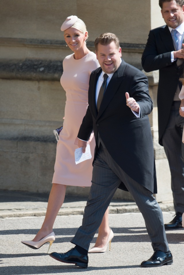 James Corden com a mulher, Julia Carey, no casamento de Harry e Meghan