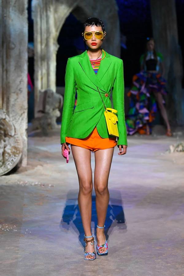 Look da coleção SS21 RTW da Versace