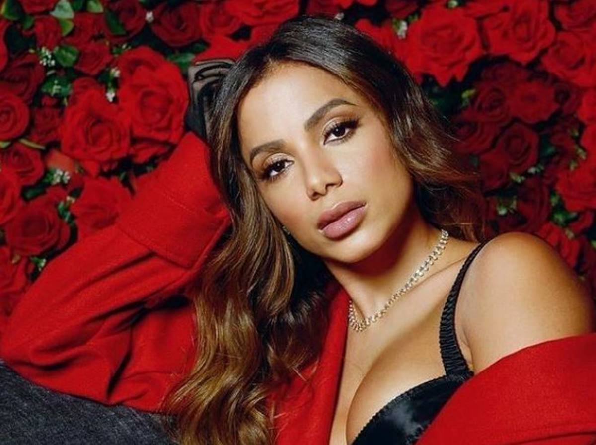 Vídeo de Anitta fazendo tatuagem anal cai nas redes | Metrópoles