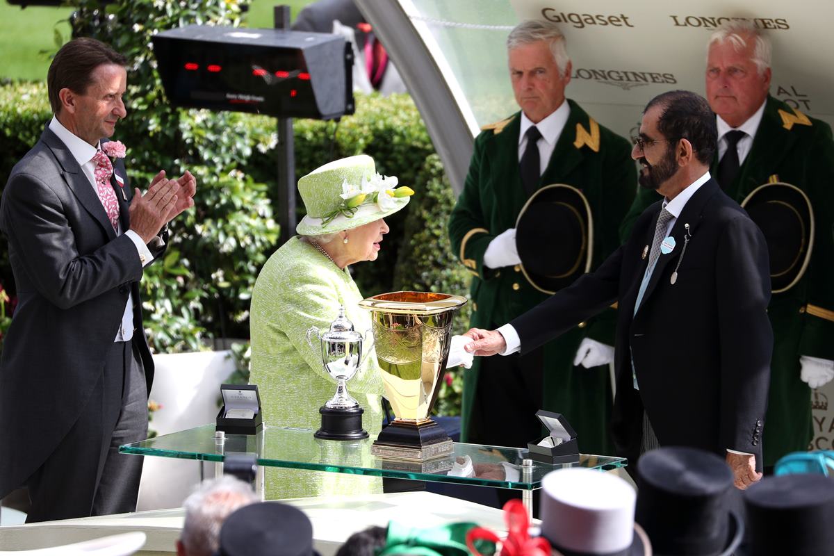 Em Ascot, rainha Elizabeth e Mohammed bin Rashid Al Maktoum