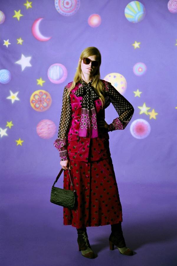 Look da coleção FW21 da Anna Sui