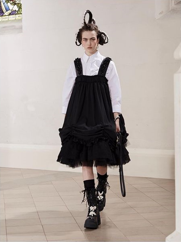 Look de outono/inverno 2021 da grife Simone Rocha 