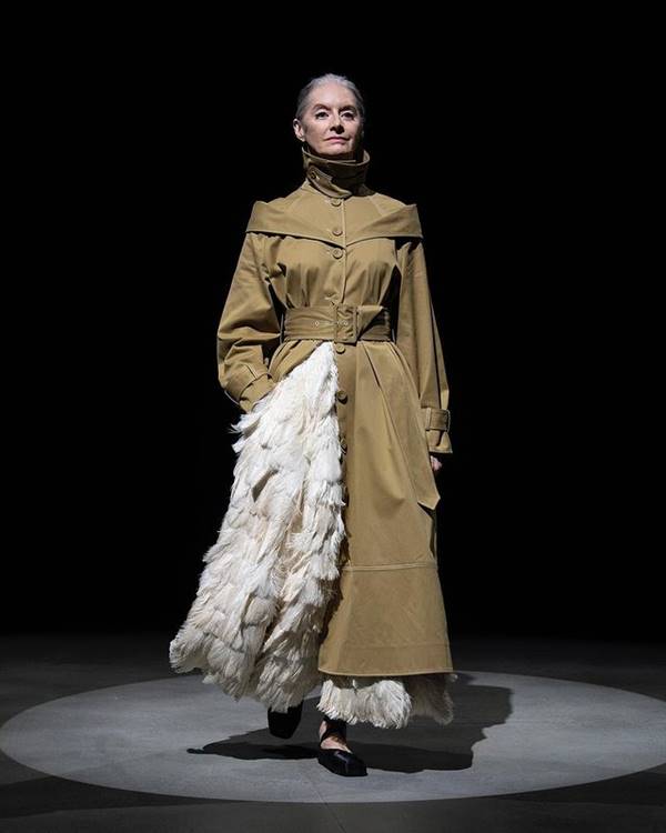 Look de outono/inverno 2021 da marca Erdem