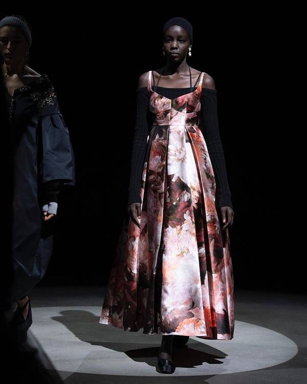 Look de outono/inverno 2021 da marca Erdem