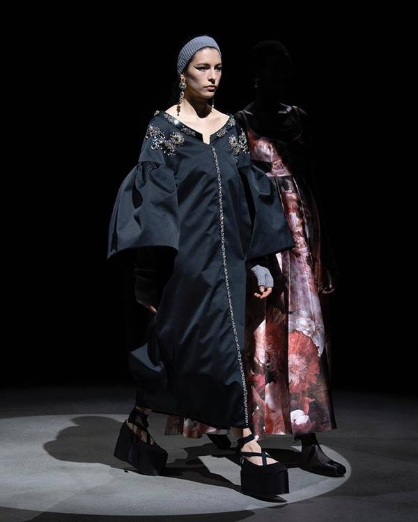 Look de outono/inverno 2021 da marca Erdem