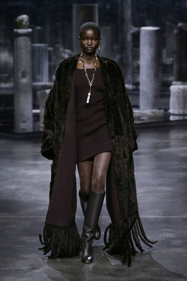 Coleção feminina de outono/inverno 2021 prêt-à-porter da Fendi