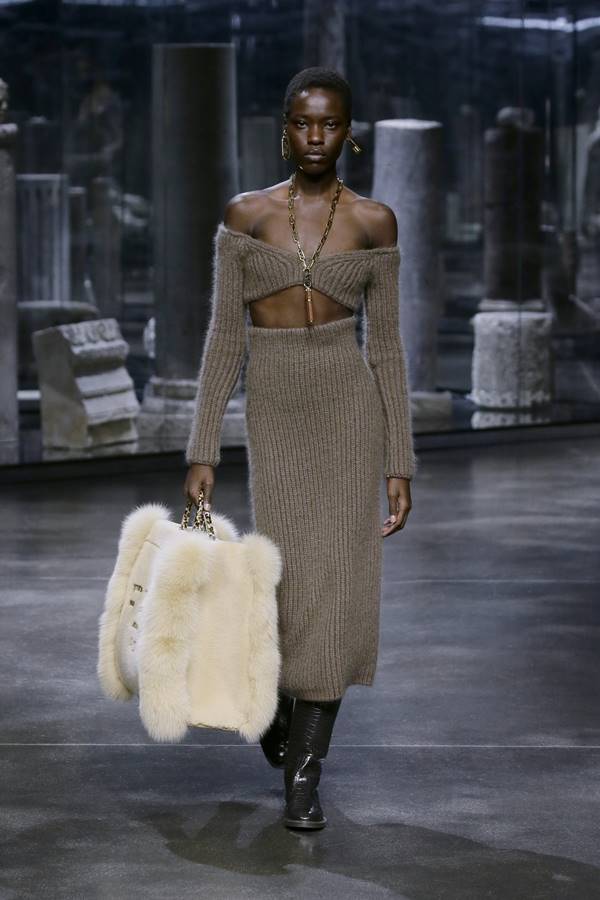 Coleção feminina de outono/inverno 2021 prêt-à-porter da Fendi