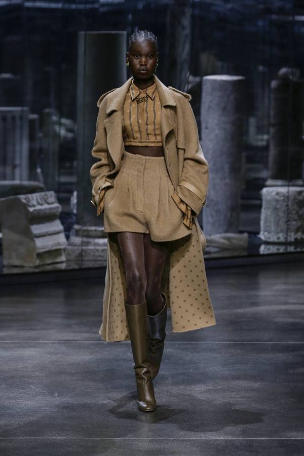 Coleção feminina de outono/inverno 2021 prêt-à-porter da Fendi