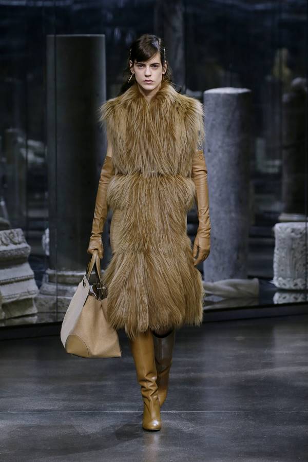 Coleção feminina de outono/inverno 2021 prêt-à-porter da Fendi