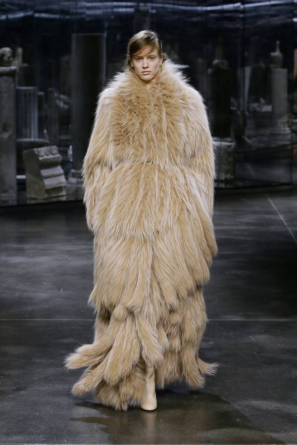 Coleção feminina de outono/inverno 2021 prêt-à-porter da Fendi