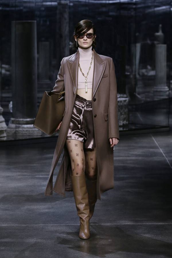 Coleção feminina de outono/inverno 2021 prêt-à-porter da Fendi