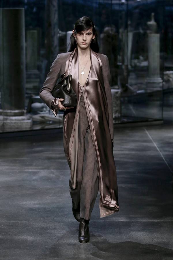 Coleção feminina de outono/inverno 2021 prêt-à-porter da Fendi