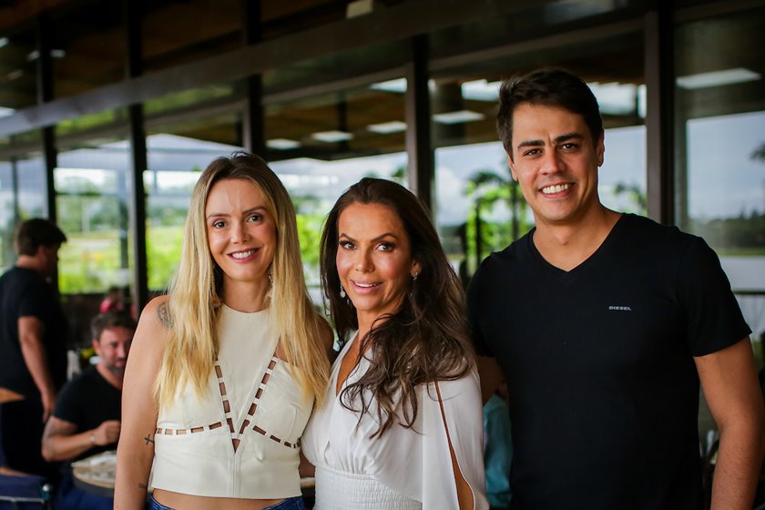 Karen Moreira, Regina Abreu e Ary Moreira