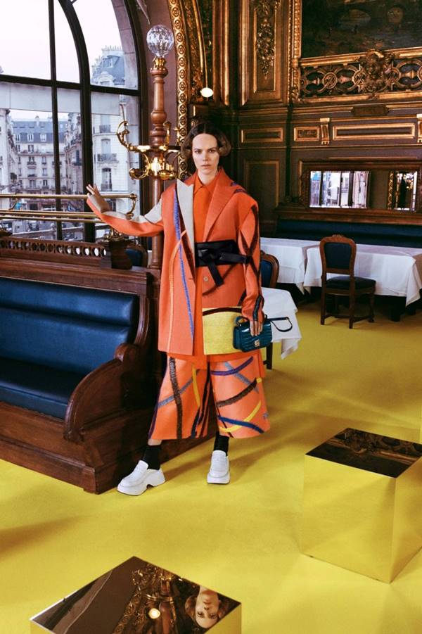 Look da coleção outono/inverno 2021 feminina da grife Loewe