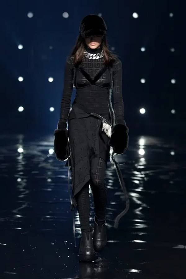 Look da coleção de outono/inverno 2021 prêt-à-porter da Givenchy