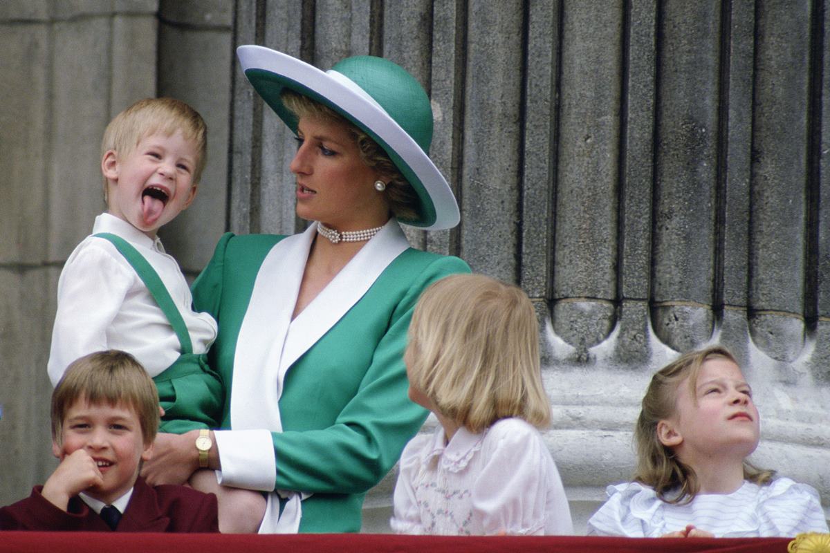 Princesa Diana com os filhos, Harry e William