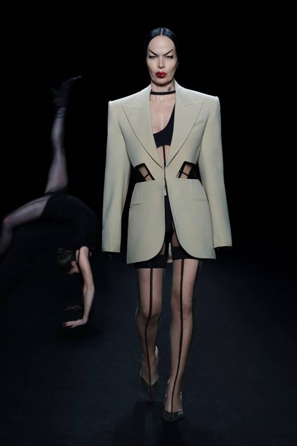 Look da coleção primavera/verão 2021 parte 02 da grife francesa Mugler