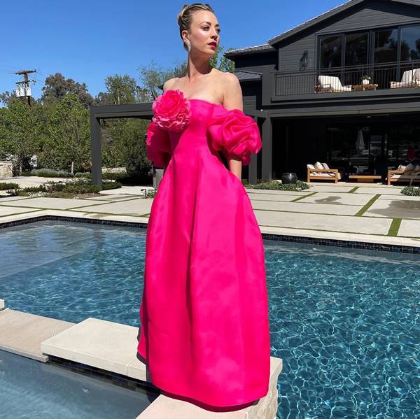 Kaley Cuoco, de Prabal Gurung, para o SAG Awards 2021