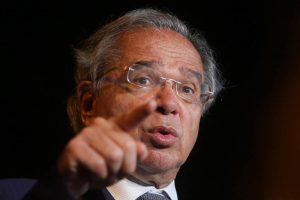 Ministro da Economia, Paulo Guedes, da Saúde, Marcelo Queiroga, da Infraestrutura, Tarcísio Gomes de Freitas, e o da Comunicação, Fábio Faria, falam com a imprensa após jantar do presidente Bolsonaro com empresários