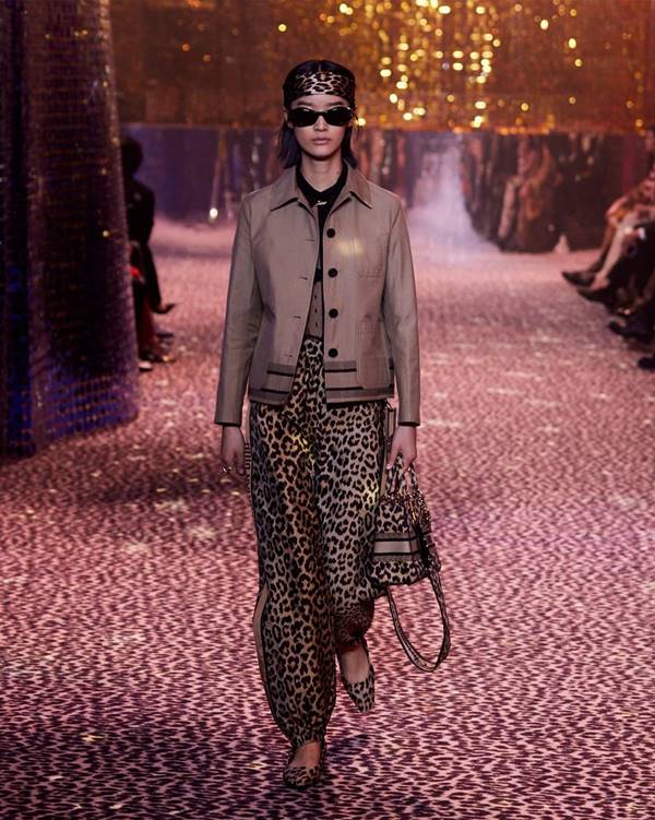 Look do Pre-fall 2021 da Dior em Xangai