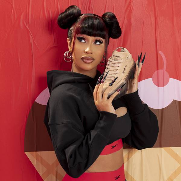 Cardi B na campanha da collab Summertime Fine, com a Reebok