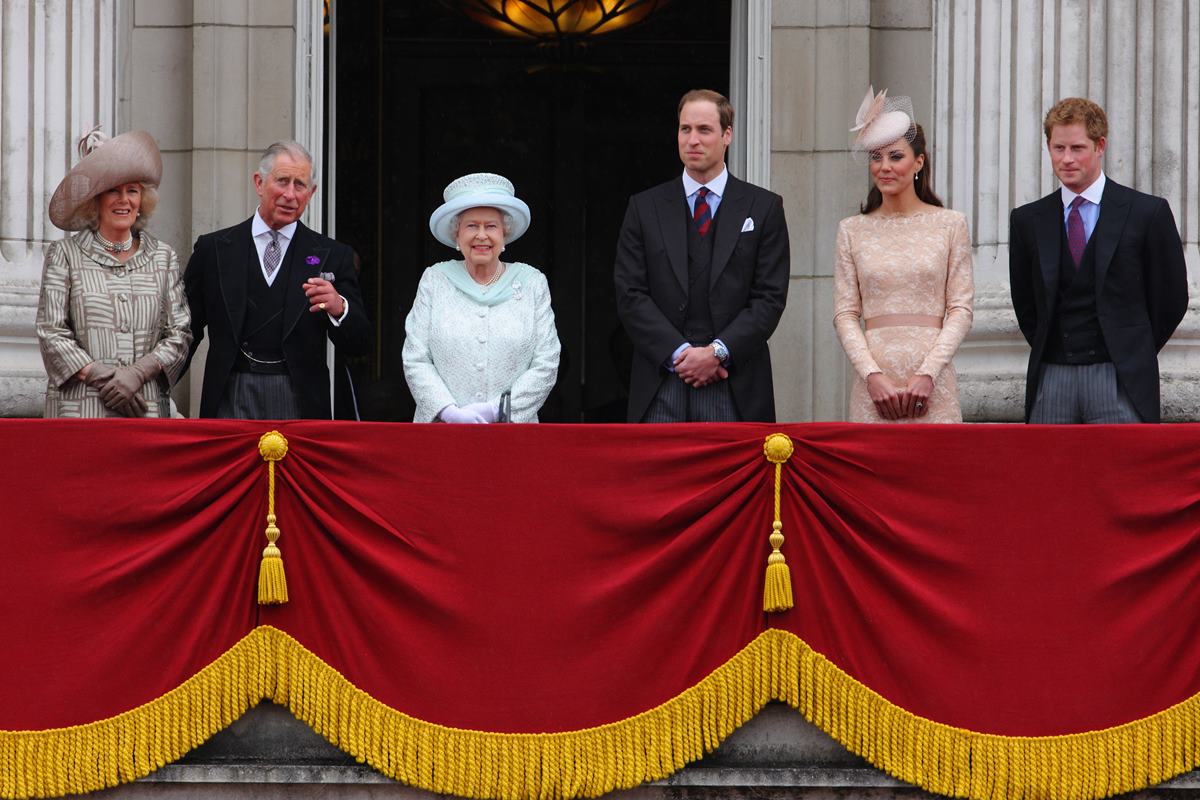 Camilla Parker, príncipe Charles, rainha Elizabeth II, príncipe William e Kate Middleton