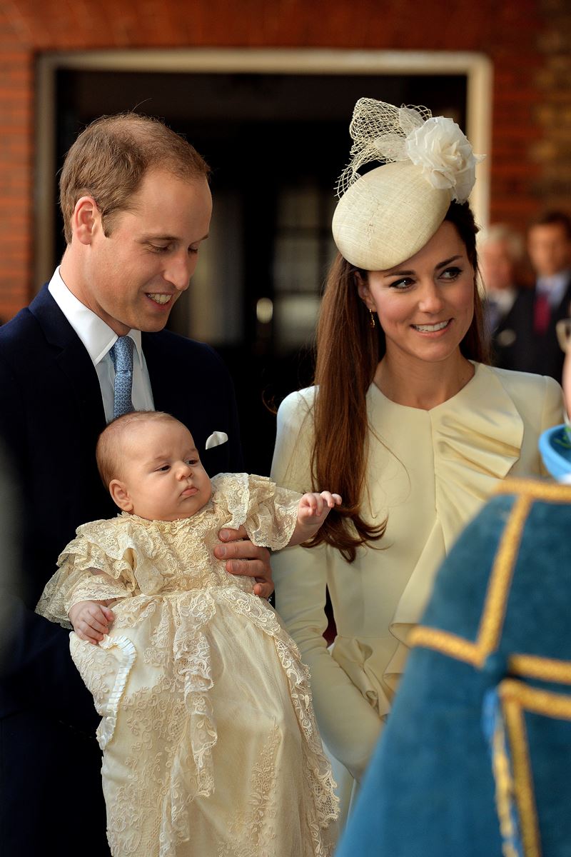 Príncipe William e Kate Middleton com o príncipe George