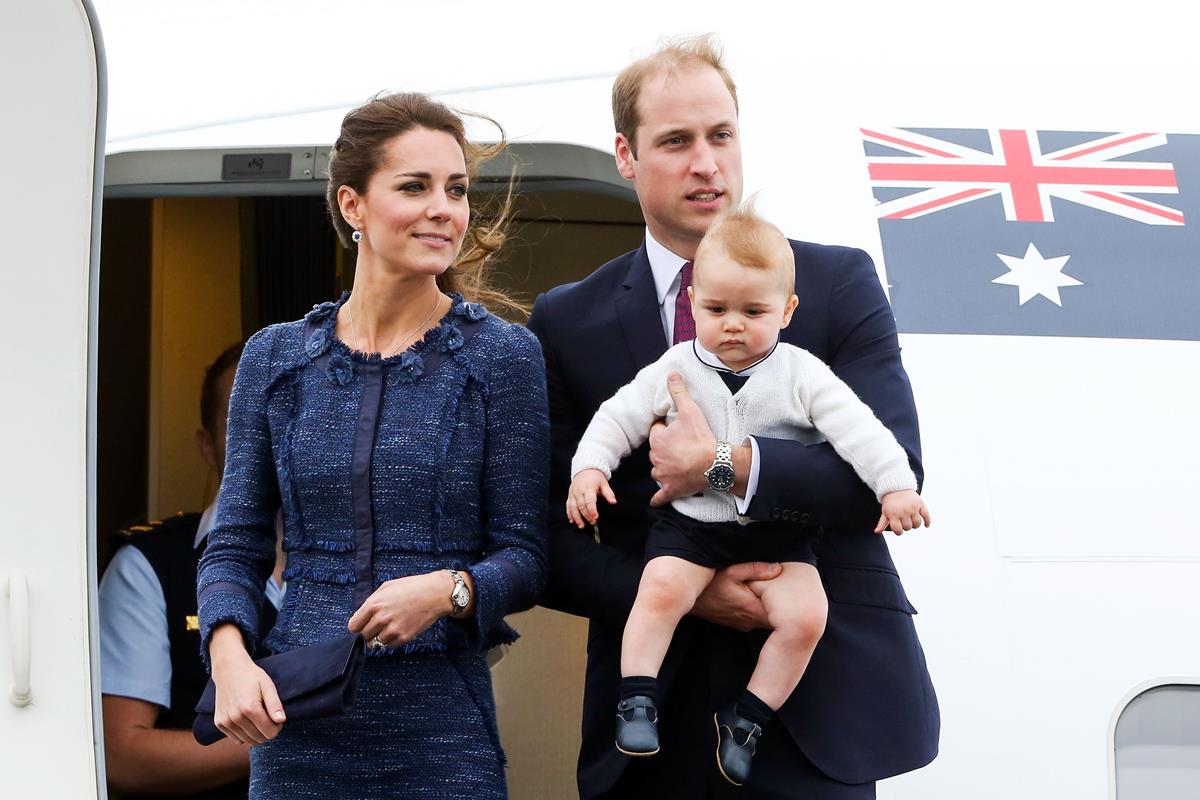 Kate Middleton e príncipe William com príncipe George