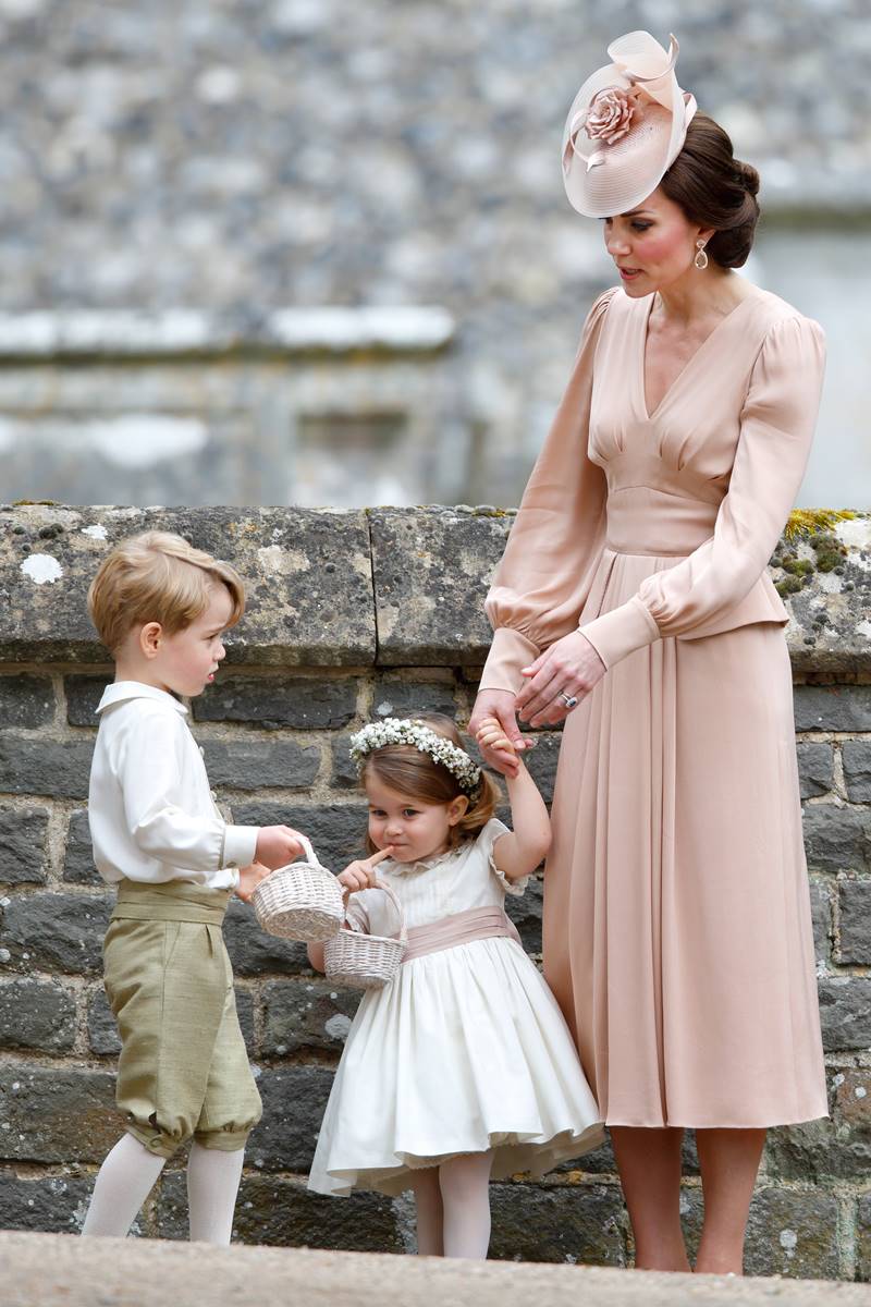 Kate Middleton com os filhos George e Charlotte