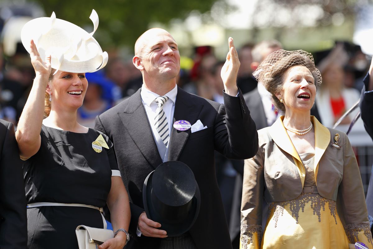 Zara e Mike Tindall com a princesa Anne