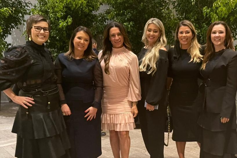 Karina Mendonça, Grupo Itapemirim; Sandra Comodaro, Brasil de Ideias Mulher; Gabriela Manssur, Projeto Justiceiras; Andrea Muniz, do InService; a empresária Claudia Martinez; e Karina Kufa