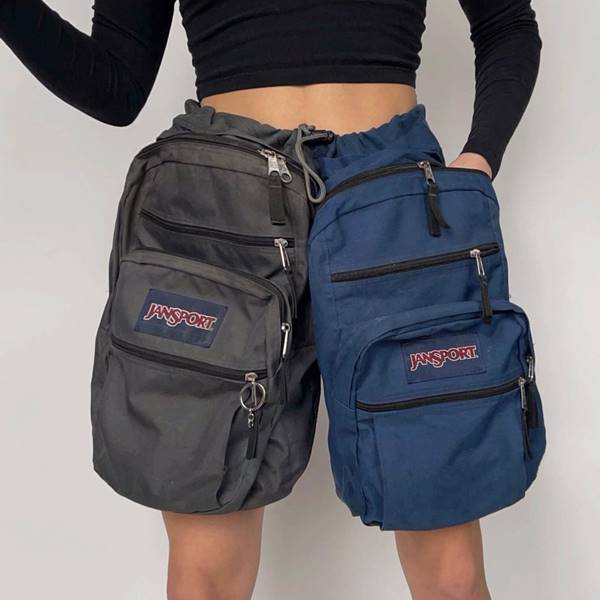 Peça de Nicole McLaughlin para a JanSport