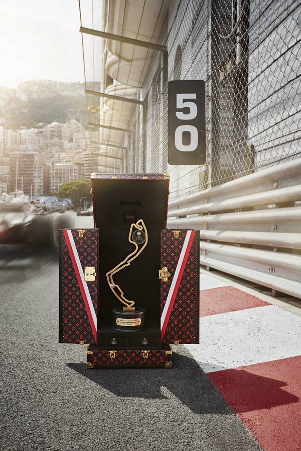 Baú da Louis Vuitton para troféu