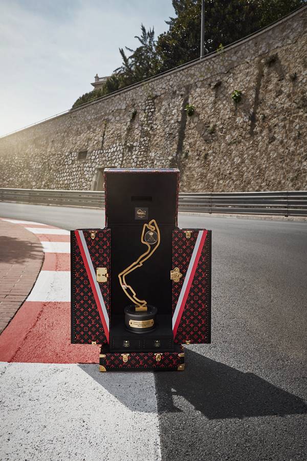 Baú da Louis Vuitton para troféu