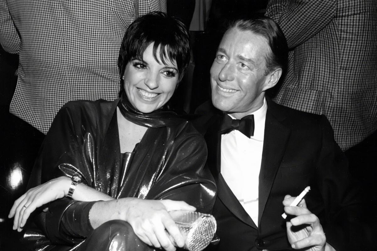 Liza Minnelli e Halston no Studio 54, em 1982