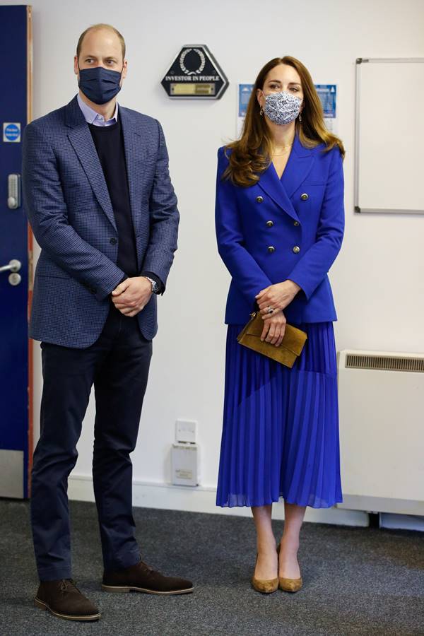 Kate com vestido azul