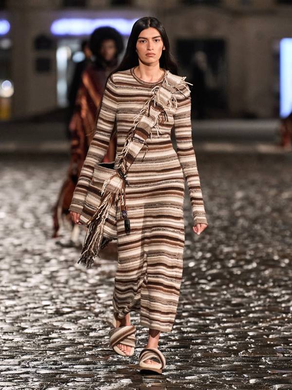 Look da coleção outono/inverno 2021 feminina da Chloé