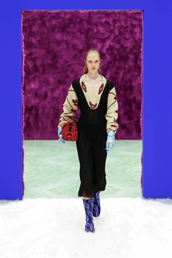 Look da coleção outono/inverno 2021 feminina da Prada