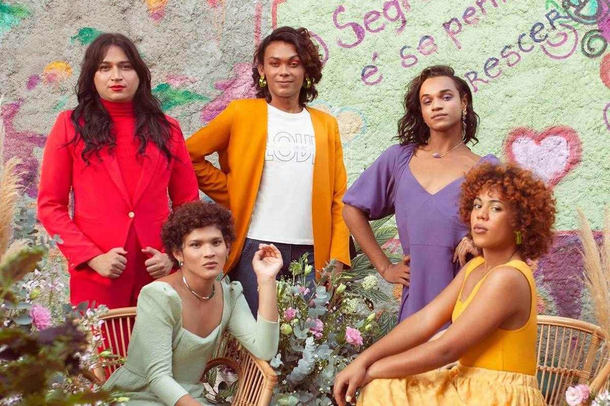 Mulheres da Casa Florescer em campanha da Amaro