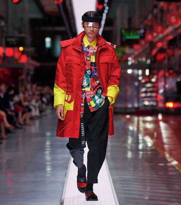 Look da primeira coleção de moda da Ferrari