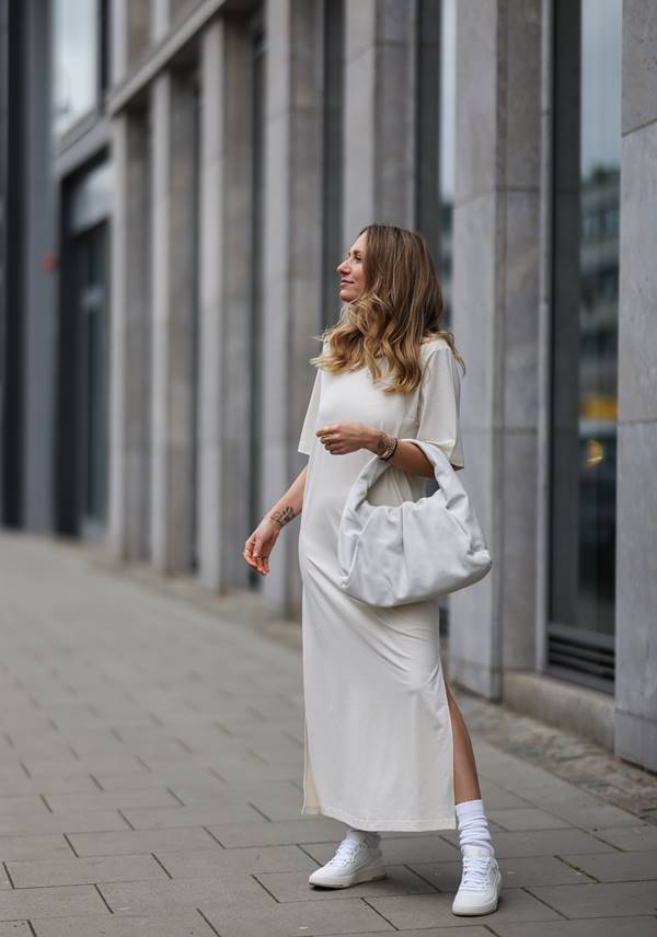 Street style com tênis branco